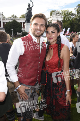 In Käfers Wiesn-Schänke beim Oktoberfest 2018 in München