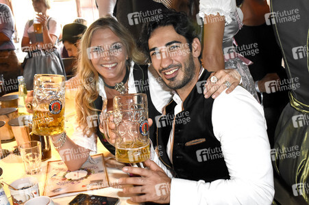 In Käfers Wiesn-Schänke beim Oktoberfest 2018 in München