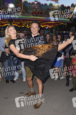 Almauftrieb in Käfers Wiesn-Schänke auf dem Oktoberfest 2018 in München