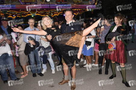 Almauftrieb in Käfers Wiesn-Schänke auf dem Oktoberfest 2018 in München