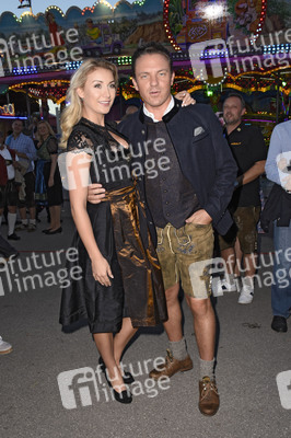 Almauftrieb in Käfers Wiesn-Schänke auf dem Oktoberfest 2018 in München