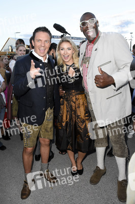 Almauftrieb in Käfers Wiesn-Schänke auf dem Oktoberfest 2018 in München