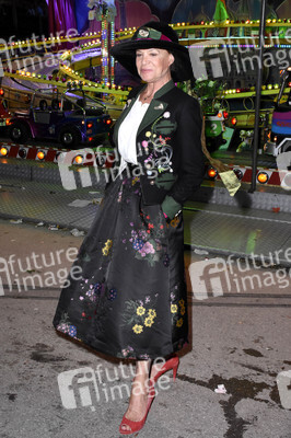 Almauftrieb in Käfers Wiesn-Schänke auf dem Oktoberfest 2018 in München