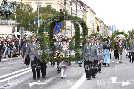 Oktoberfest Trachten- und Schützenzug 2018 in München
