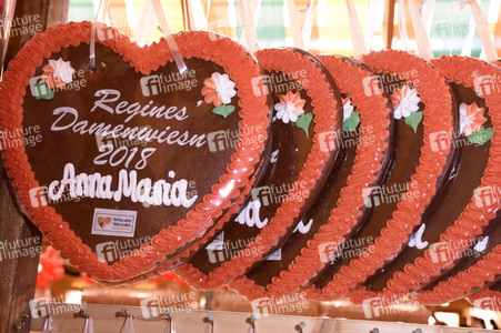 Regine Sixt Damenwiesn im Schützen Festzelt beim Oktoberfest 2018 in München