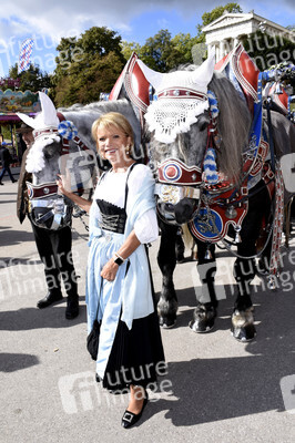 Regine Sixt Damenwiesn im Schützen Festzelt beim Oktoberfest 2018 in München