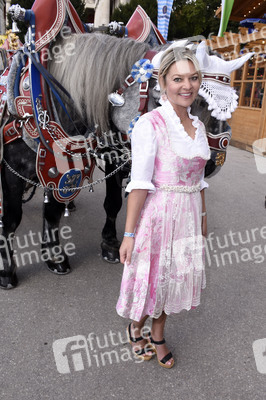 Regine Sixt Damenwiesn im Schützen Festzelt beim Oktoberfest 2018 in München