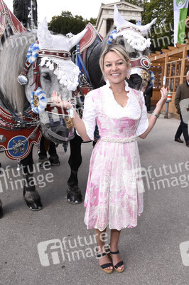 Regine Sixt Damenwiesn im Schützen Festzelt beim Oktoberfest 2018 in München