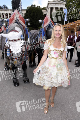 Regine Sixt Damenwiesn im Schützen Festzelt beim Oktoberfest 2018 in München