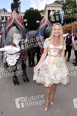 Regine Sixt Damenwiesn im Schützen Festzelt beim Oktoberfest 2018 in München