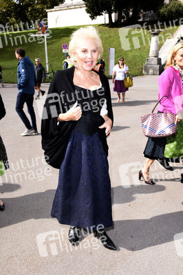 Regine Sixt Damenwiesn im Schützen Festzelt beim Oktoberfest 2018 in München