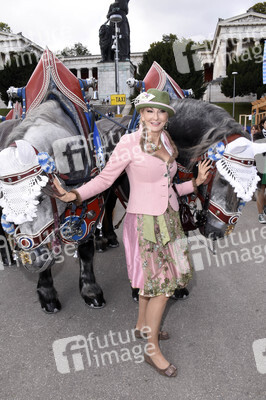Regine Sixt Damenwiesn im Schützen Festzelt beim Oktoberfest 2018 in München