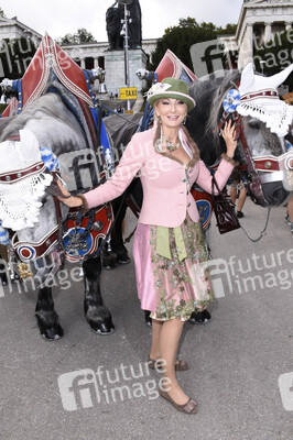 Regine Sixt Damenwiesn im Schützen Festzelt beim Oktoberfest 2018 in München
