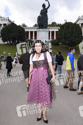Regine Sixt Damenwiesn im Schützen Festzelt beim Oktoberfest 2018 in München