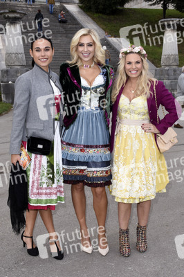 Regine Sixt Damenwiesn im Schützen Festzelt beim Oktoberfest 2018 in München