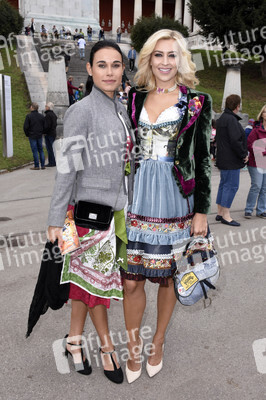 Regine Sixt Damenwiesn im Schützen Festzelt beim Oktoberfest 2018 in München