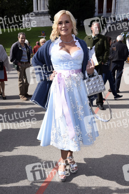 Regine Sixt Damenwiesn im Schützen Festzelt beim Oktoberfest 2018 in München