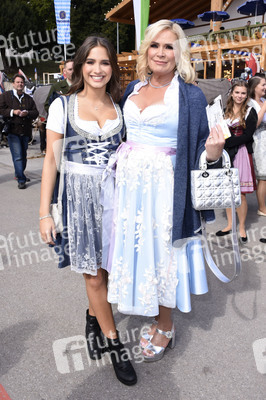 Regine Sixt Damenwiesn im Schützen Festzelt beim Oktoberfest 2018 in München