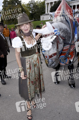 Regine Sixt Damenwiesn im Schützen Festzelt beim Oktoberfest 2018 in München