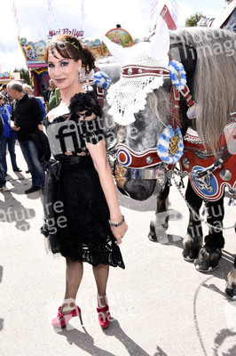 Regine Sixt Damenwiesn im Schützen Festzelt beim Oktoberfest 2018 in München