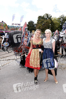 Regine Sixt Damenwiesn im Schützen Festzelt beim Oktoberfest 2018 in München