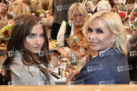 Regine Sixt Damenwiesn im Schützen Festzelt beim Oktoberfest 2018 in München