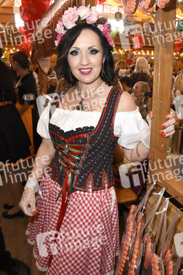 Regine Sixt Damenwiesn im Schützen Festzelt beim Oktoberfest 2018 in München