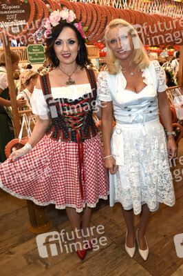 Regine Sixt Damenwiesn im Schützen Festzelt beim Oktoberfest 2018 in München