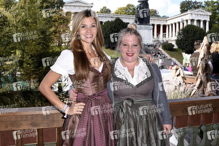 Barbie Wiesntreff in Käfers Wiesn-Schänke beim Oktoberfest 2018 in München