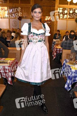 Ingolstadt Village Wiesntreff im Schützen Festzelt beim Oktoberfest 2018 in München