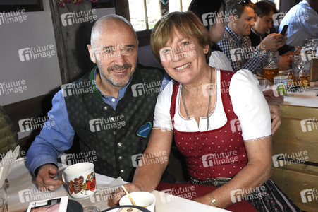 BMW Wiesn Sport-Stammtisch in Käfers Wiesn-Schänke beim Oktoberfest 2018 in München