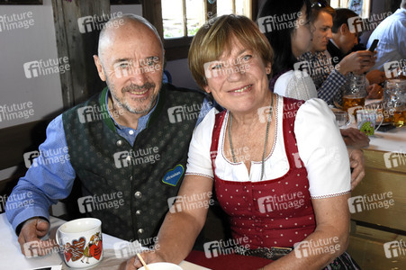 BMW Wiesn Sport-Stammtisch in Käfers Wiesn-Schänke beim Oktoberfest 2018 in München