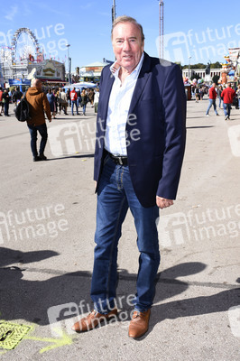 3. Wiesn Charity Lunch im Festzelt Zur Bratwurst beim Oktoberfest 2018 in München