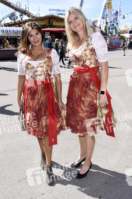 3. Wiesn Charity Lunch im Festzelt Zur Bratwurst beim Oktoberfest 2018 in München