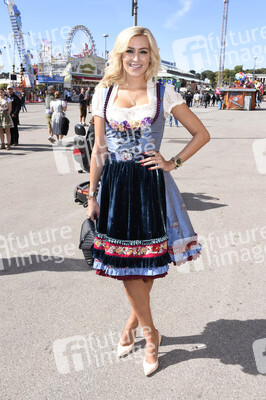 3. Wiesn Charity Lunch im Festzelt Zur Bratwurst beim Oktoberfest 2018 in München