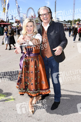 3. Wiesn Charity Lunch im Festzelt Zur Bratwurst beim Oktoberfest 2018 in München