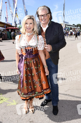 3. Wiesn Charity Lunch im Festzelt Zur Bratwurst beim Oktoberfest 2018 in München