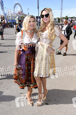3. Wiesn Charity Lunch im Festzelt Zur Bratwurst beim Oktoberfest 2018 in München