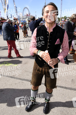 3. Wiesn Charity Lunch im Festzelt Zur Bratwurst beim Oktoberfest 2018 in München