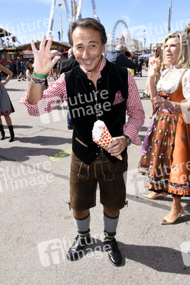 3. Wiesn Charity Lunch im Festzelt Zur Bratwurst beim Oktoberfest 2018 in München