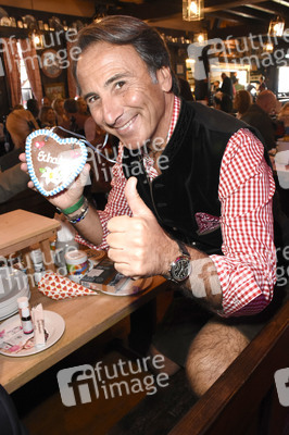 3. Wiesn Charity Lunch im Festzelt Zur Bratwurst beim Oktoberfest 2018 in München