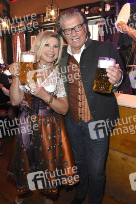 3. Wiesn Charity Lunch im Festzelt Zur Bratwurst beim Oktoberfest 2018 in München