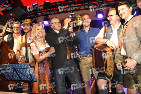 3. Wiesn Charity Lunch im Festzelt Zur Bratwurst beim Oktoberfest 2018 in München