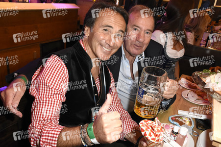 3. Wiesn Charity Lunch im Festzelt Zur Bratwurst beim Oktoberfest 2018 in München