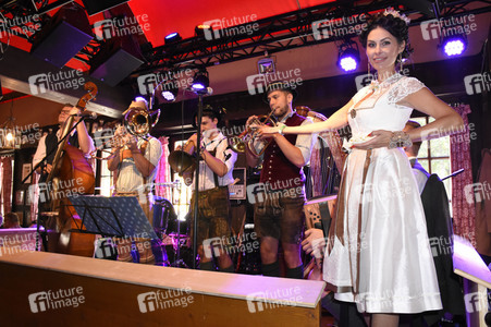 3. Wiesn Charity Lunch im Festzelt Zur Bratwurst beim Oktoberfest 2018 in München