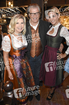 3. Wiesn Charity Lunch im Festzelt Zur Bratwurst beim Oktoberfest 2018 in München