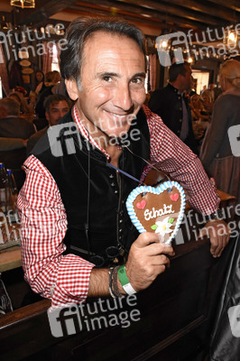 3. Wiesn Charity Lunch im Festzelt Zur Bratwurst beim Oktoberfest 2018 in München