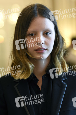 Exklusives Photoshooting mit Mia Goth, San Sebastian Film Festival 2018
