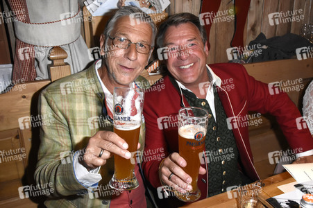 In Kufflers Weinzelt auf dem Oktoberfest 2018 in München