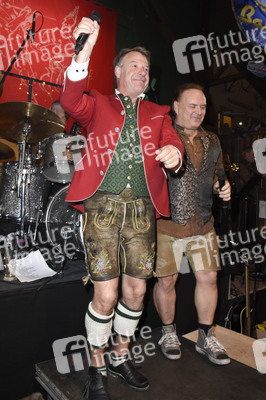 In Kufflers Weinzelt auf dem Oktoberfest 2018 in München